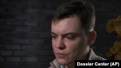 Gleb Karakulov, bivši oficir elitne bezbednosne službe Vladimira Putina, koji je pobjegao iz Rusije, tokom intervjua u Turskoj u decembru 2022. godine. (Foto: AP/Dossier Center)