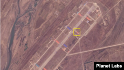 북한 의주비행장을 촬영한 21일 자 위성사진. 사라졌던 창고 건물(사각형 안)이 다시 등장했다. 사진=Planet Labs