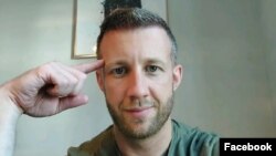 Matthew Trickett, mantan anggota Angkatan Laut Inggris dan pemilik sebuah perusahaan keamanan dalam sebuah foto yang diambil dari Facebook. (Foto: Facebook)