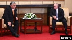 Predsednik Rusije Vladimir Putin tokom sastanka sa premijerom Mađarske Viktorom Orbanom, pred početak Foruma Inicijative "Pojas i put", u Pekingu, 17. oktobra 2023.