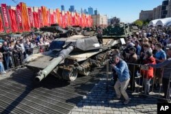 우크라이나 전장에서 노획돼 러시아 수도 모스크바에서 전시된 미국산 M1A1 탱크 (자료사진)