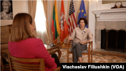 Посолка Литви у США Олдра Плепіте в інтерв'ю з журналісткою Голосу Америки Юлею Ярмоленко