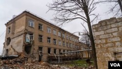 恰索夫亚尔的多数街区都遭到了轰击。(2023年4月12日，美国之音博夏特拍摄)