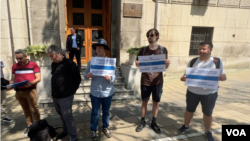 Okupljanje predstavnika Ruskog demokratskog društva ispred vlade Srbije