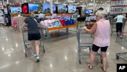 Kupci u Kostku u Koloradu, avgust 2023. (Foto: AP/David Zalubowski)
