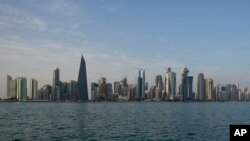 ILUSTRASI - Gedung pencakar langit di Doha, Qatar, 11 November 2022. (Hassan Ammar/AP)