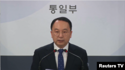 한국 통일부 구병삼 대변인이 정부서울청사에서 브리핑을 하고 있다.