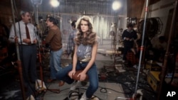 Gambar yang dirilis oleh ABC Studios ini menunjukkan Brooke Shields muda dalam sebuah adegan dari serial dokumenter "Pretty Baby: Brooke Shields". (ABC News via AP)