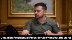 Ukraine's President Volodymyr Zelenskyy speaks with Chinese President Xi Jinping by phone in Kyiv, April 26, 2023. 