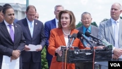 美国国会众议院中共问题特设委员会在国会山召开记者会，纪念天安门事件35周年。众议院荣誉议长南希·佩洛西到场致辞。（美国之音记者李逸华拍摄，2024年6月4日）