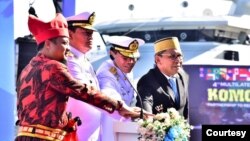 Indonesia secara resmi membuka latihan gabungan “Multilateral Naval Exercise Komodo” atau MNEK 2023 di Makasar, Sulawesi Selatan, Senin lalu (5/6). Latihan gabungan non perang itu diikuti oleh angkatan laut dari 36 negara. (Courtesy: Dinas Penerangan TNI AL )