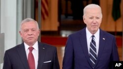 14일 조 바이든 미국 대통령과 압둘라 2세 요르단 국왕이 전화 회담을 갖고 이란의 이스라엘 공격과 가자지구 상황 등을 논의했다. 사진은 지난 2월 압둘라 2세의 방미 당시.