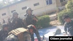 သင်္ဃန်းညီနောင် ရဲစခန်းနဲ့ ခမရ ၃၅၅ တို့ကို KNU နဲ့ ပြည်သူ့ကာကွယ်ရေးတပ်တွေက ဝင်ရောက် သိမ်းပိုက်စဥ်မြင်ကွင်းယခင်မှတ်တမ်းရုပ်ပုံ။ (Photo: C J)