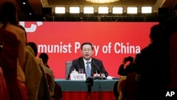 资料照：中国外交部副部长马朝旭在中全国代表大会的记者会上讲话。（2022年10月20日）