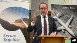 Menteri Pertahanan Selandia Baru Andrew Little saat merilis makalah kebijakan pertahanan di Wellington, Selandia Baru, 4 Agustus 2023. (Foto: AP)