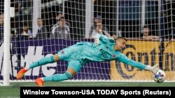 Đorđe Petrović brani šut na utakmici protiv DC Uniteda, 13. avgusta 2022. godine. (Winslow Townson-USA TODAY Sports)