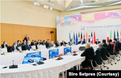 Dalam sesi mitra kerja KTT G7 Presiden Jokowi serukan penghentian kebijakan diskriminatif terutama bagi negara-negara berkembang. (Biro Setpres)