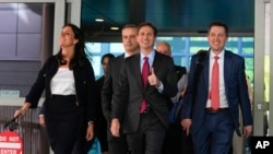 Advokati kompanije Dominion, koja pravi mašine za elektronsko glasanje, izlaze iz sudnice u Vilmingtonu nakon što su postigli pogodbu sa Foks Njuzom pre nego što je počelo suđenje pred porotom, 18. aprila 2023. 