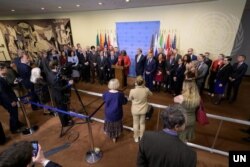 린다 토머스-그린필드 유엔주재 미국대사가 1일 뉴욕 유엔본부에서 미한일 등 50개국이 동참한 공동성명을 발표하고 있다.