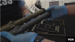 하마스의 대전차 로켓(위)과 북한 F-7(아래)를 비교한 사진. 로켓 추진체인 뒷부분의 외형이 똑같다. (자료사진)