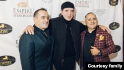 Džef i Džek Sinanaj sa glumcem Čazom Palminterijem (Ljubaznošću: Jack Sinanaj)