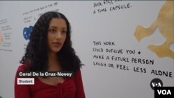 Coral De laCruzs-Novey, siswa pelatihan di Arlington Independent Media. (VOA Video)