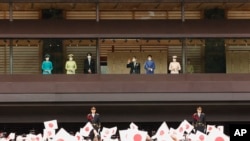 Perayaan ulang tahun Kaisar Naruhito di Istana Kekaisaran di Tokyo, Kamis, 23 Februari 2023. Dari Kiri: Putri Kako (Cucu Kaisar), istri Putra Mahkota Kiko, Putra Mahkota Akishino, Kaisar Jepang Naruhito, Permaisuri Masako dan Putri Aiko. (Rodrigo Reyes Marin/Pool via AP)