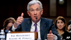 Gubernur Bank Sentral Amerika, Jerome Powell, memberikan kesaksian di hadapan panel Senat AS hari Selasa (7/3). 