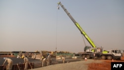 TotalEnergies a annoncé en 2022 un accord comprenant notamment la construction d'un oléoduc de 1.443 kilomètres reliant les gisements du lac Albert à l'océan Indien.