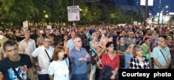 Građani tokom 16. protesta Srbija protiv nasilja, u Beogradu, 19. avgusta 2023. (Foto: FoNet)