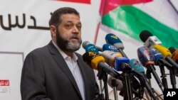 Pejabat senior Hamas Osama Hamdan berbicara dalam konferensi pers di Beirut, Lebanon, pada 17 Mei 2021. (Foto: AP/Hassan Ammar)
