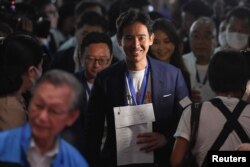 រូបឯកសារ៖ លោក Pita Limjaroenrat មេដឹកនាំនិងបេក្ខជននាយករដ្ឋមន្ត្រីនៃគណបក្ស Move Forward ចូលរួមក្នុងព្រឹត្តិការណ៍ចាប់លេខរៀងគណបក្ស នៅទីក្រុងបាងកក ប្រទេសថៃ កាលពីថ្ងៃទី ៤ ខែមេសា ឆ្នាំ ២០២៣។