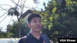 លោក ផាត់ សារួន ប្រធានសហជីពសណ្ឋាគារសូហ្វីតែលភ្នំពេញភូគីត្រាផ្តល់បទសម្ភាសជាមួយវីអូអេ នាព្រឹកថ្ងៃទី២៥ ខែមេសា ឆ្នាំ២០២៤។(ស៊ន់ លីនដា/វីអូអេ)