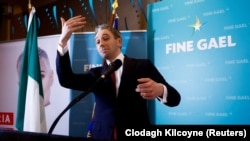 Menteri Pendidikan Tinggi Irlandia Simon Harris menghadiri konvensi partai Fine Gael di Athlone, Irlandia, 24 Maret 2024. (Foto: Clodagh Kilcoyne/Reuters)