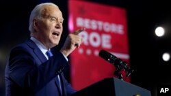 Predsednik SAD Džo Baden govori tokom događaja u kampusu Univerziteta Džordž Mejson u Manasasu, Virdžinija, 23. januara 2024.