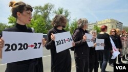 Skup povodom obeležavanja Dana sećanja na žene žrtve nasilja u organizaciji Autonomnog ženskog centra, Žena u crnom i Ženske solidarnosti (foto: Fonet)