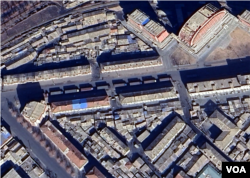 북한 신의주에서 트럭 행렬이 포착됐다. 이곳에서 멀지 않은 곳에는 단둥으로 향하는 조중우의교가 있다. 사진=Airbus (via Google Earth)