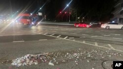 Foto yang dirilis oleh Kementerian Pertahanan Korea Selatan menunjukan sampah-sampah berserakan yang dijatuhkan dari sebuah balon yang diduga dikirim oleh Korea Utara, di Seoul, Korea Selatan, Rabu, 29 Mei 2024. (Foto: Kantor Presiden Korea Selatan via AP)