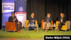 Panel „Profesionalnost i sigurnost novinara u vremenu (dez)informacija“ na kom su učestvovali podsekretarka za javnu diplomatiju Stejt departmenta Elizabet Alen, direktor agencije Fonet Zoran Sekulić i profesorka Filozofskog fakulteta u Novom Sadu Jelena Kleut