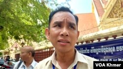 លោក អំ សំអាត នាយកទទួលបន្ទុកកិច្ចការទូទៅនៃអង្គការលីកាដូផ្តល់បទសម្ភាសន៍ក្នុងរាជធានីភ្នំពេញនាថ្ងៃទី២៦ ខែមេសា ឆ្នាំ២០២៤។ (ស៊ឹម ចាន់សំណាង/វីអូអេ)