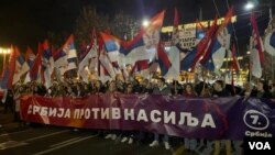 ARHIVA - Šetnja građana do zgrade RIK-a u Beogradu posle predizbornog skupa koalicije "Srbija protiv nasilja" (Foto: Stefan Miljuš/Glas Amerike)