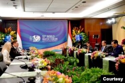 Dalam pertemuannya dengan Elon Musk, Presiden Jokowi Berharap salah satu orang terkaya di Dunia ini dapat berinvestasi lebih lanjut di Indonesia setelah meresmikan layanan internet miliknya Starlink di Bali, pada Minggu (19/5). (Biro Setpres)