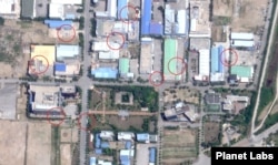 지난해 6월 개성공단 중심부를 촬영한 위성사진에 버스 등 차량(원 안)이 보인다. 사진=Planet Labs