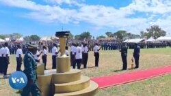 Mutungamiri weNyika VaEmmerson Mnangagwa Vachibatidza Mwenje weRusununguko kuMhemberero dzeKuzvitonga Dzaitirwa kwaMurambinda kuManicaland