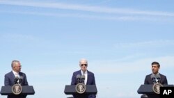 Dari kiri: PM Australia Anthony Albanese, Presiden AS Joe Biden dan PM Inggris Rishi Sunak di pangkalan AL AS "Point Loma" di San Diego, California, 13 Maret 2023.