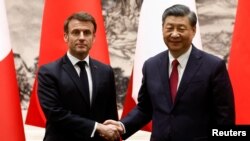 Presiden China Xi Jinping menyambut hangat kunjungan Presiden Prancis Emmanuel Macron di Beijing, Kamis 6 April 2023. 