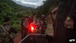 Kelompok etnis Tentara Kemerdekaan Kachin (KIA) di negara bagian Kachin. Aliansi etnis bersenjata di Myanmar pada Sabtu (6/1) mengklaim berhasil merebut sejumlah kota di bagian utara. (Foto: AFP)