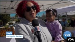 Kayla, pengunjung "Farmer Market" Our Story Is. (VOA/videograb)