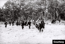 Members of the FULRO army begin to leave the Cambodian jungle in Mondulkiri province for their new home in America. Nate Thayer (taking photo) was there with them. (Photo: Nate Thayer collection)