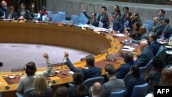 앞서 지난달 28일 안보리는 전체회의를 열고 대북제재위, 일명 1718 위원회 산하 전문가패널의 임기를 내년 4월 말까지 연장하는 내용의 결의안을 표결에 부쳤지만 러시아의 거부권 행사로 부결됐다.